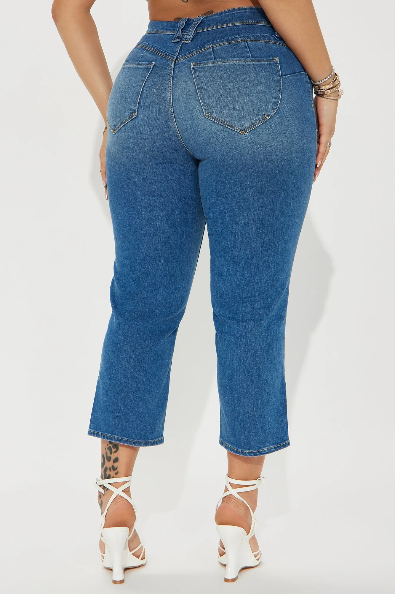 All That Booty Lifting Crop Jean - Medium Wash